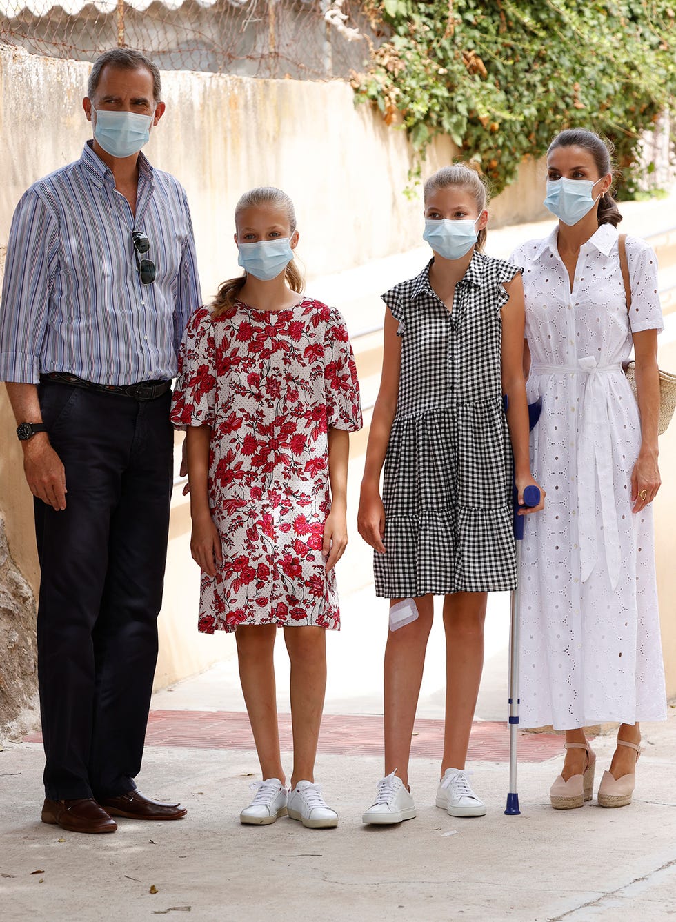letizia y felipe con leonor y sofía en su visita al proyecto naüm en palma de mallorca