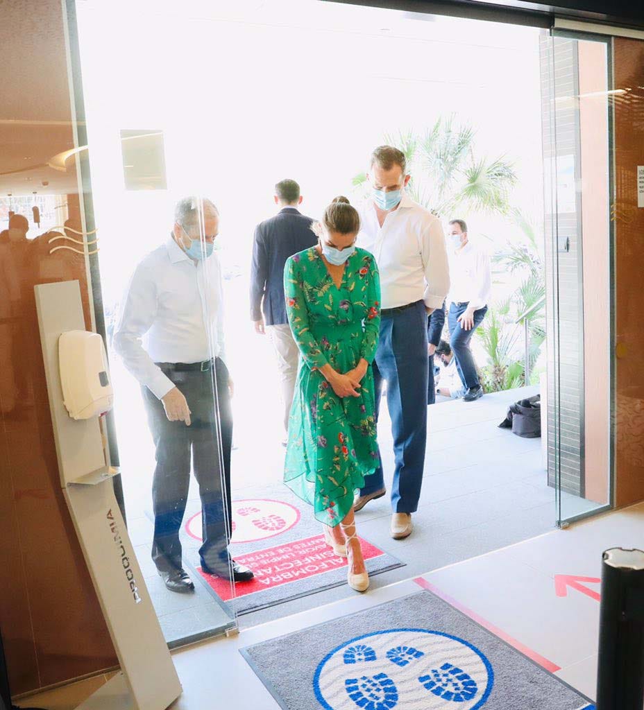 letizia look estampado flores