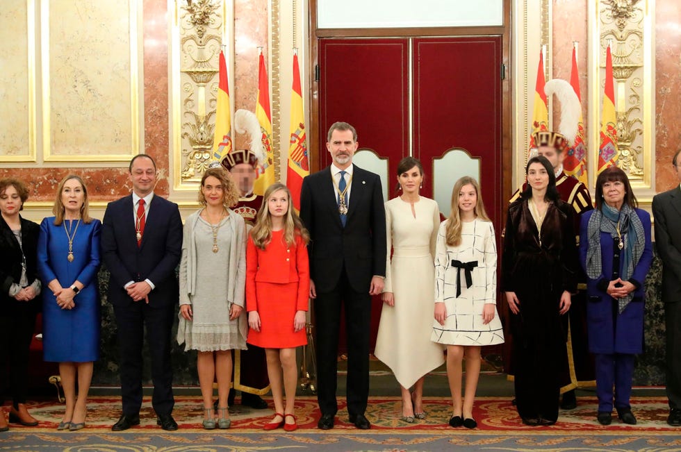 los reyes con sus hijas leonor y sofía en el congreso
