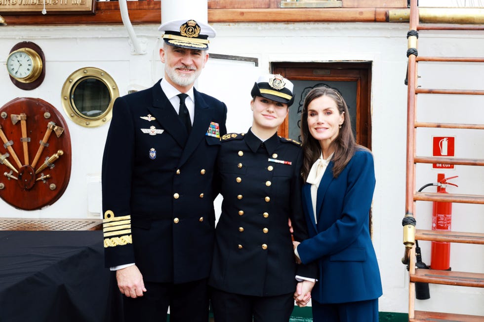 los reyes y leonor posan juntos en elcano