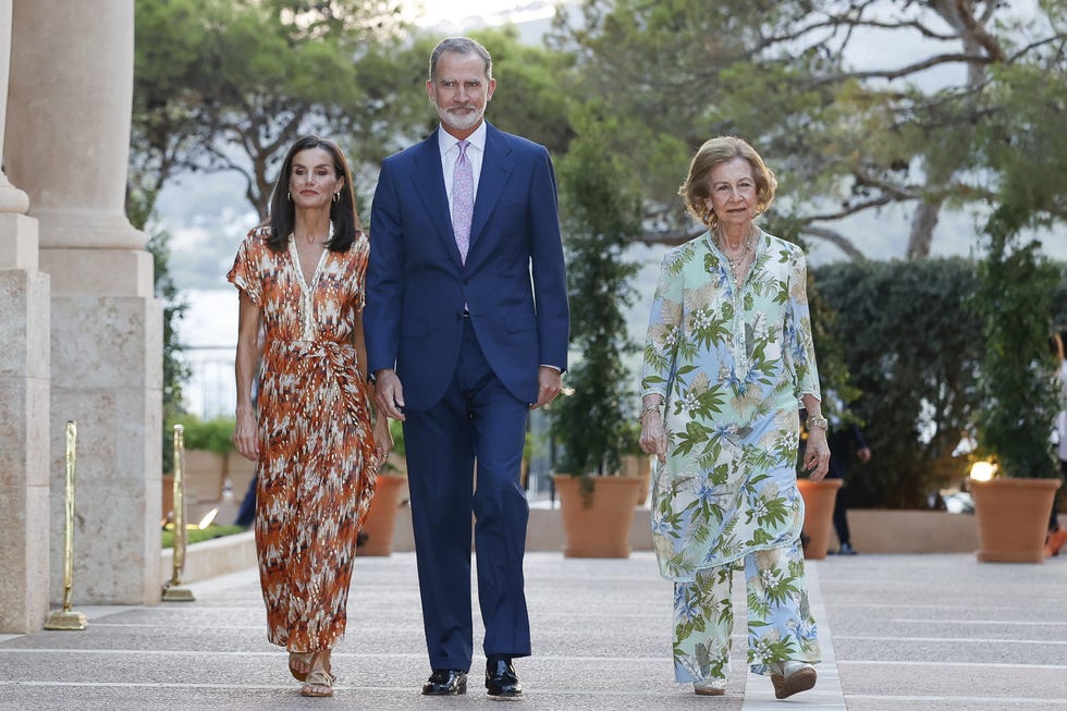 los reyes en la recepción del palacio marivent