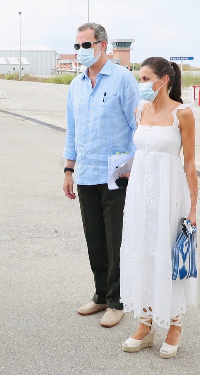 felipe y letizia en el aeropuerto de menorca el jueves 13 de agosto de 2020