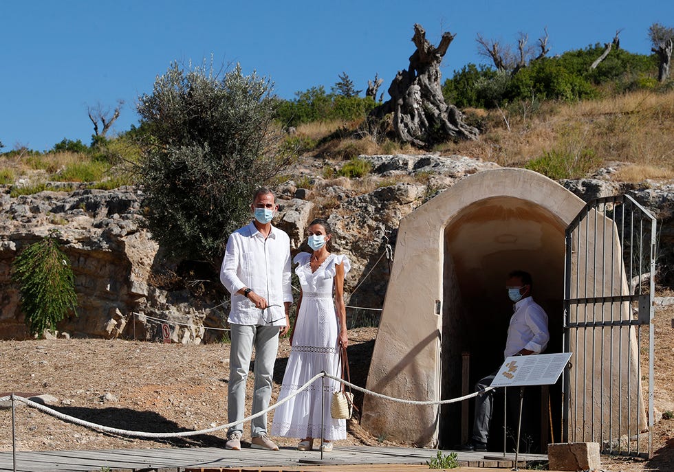 los reyes visitan la necrópolis de puig de moins en ibiza el 17 de agosto de 2020