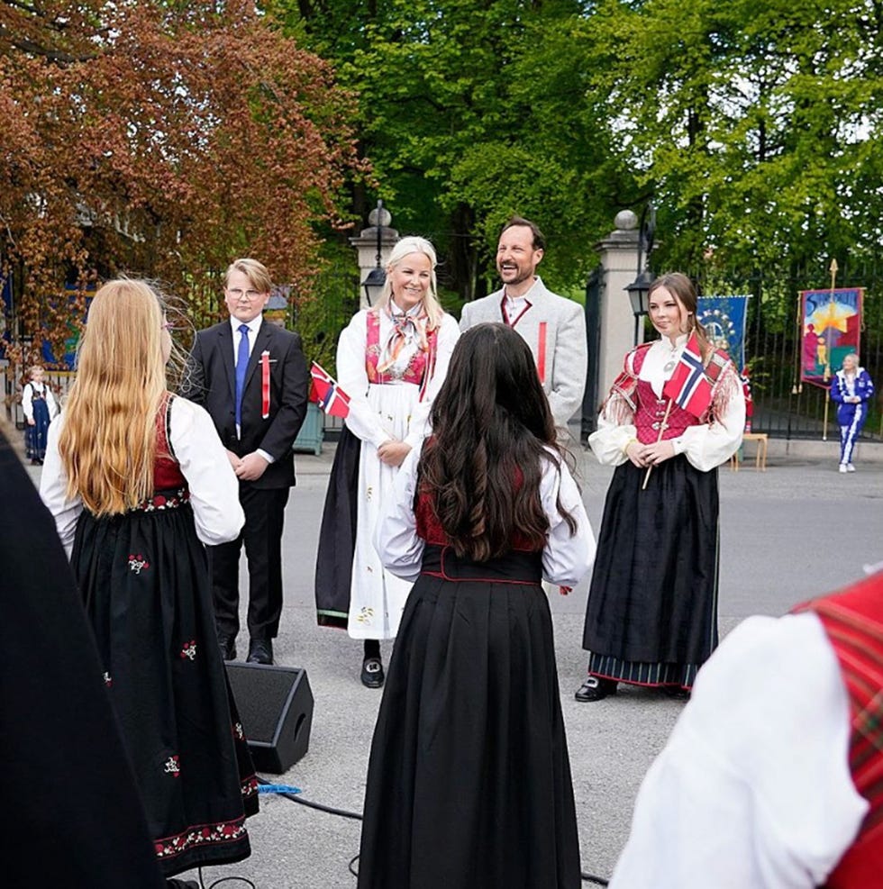 la familia real noruega celebra el día nacional sin su pueblo