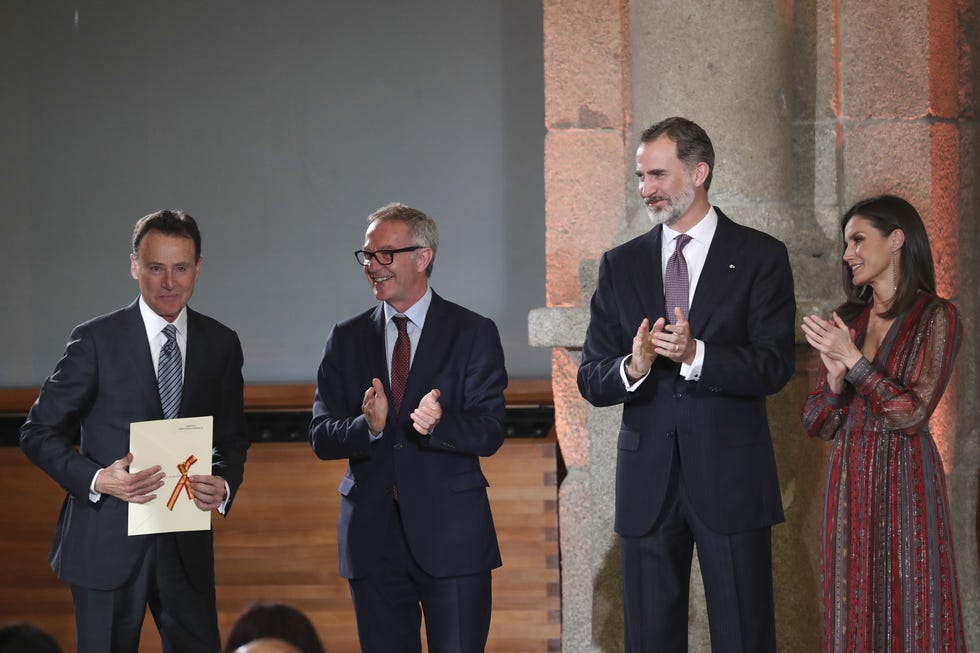 Event, Suit, Businessperson, White-collar worker, Award, Ceremony, 
