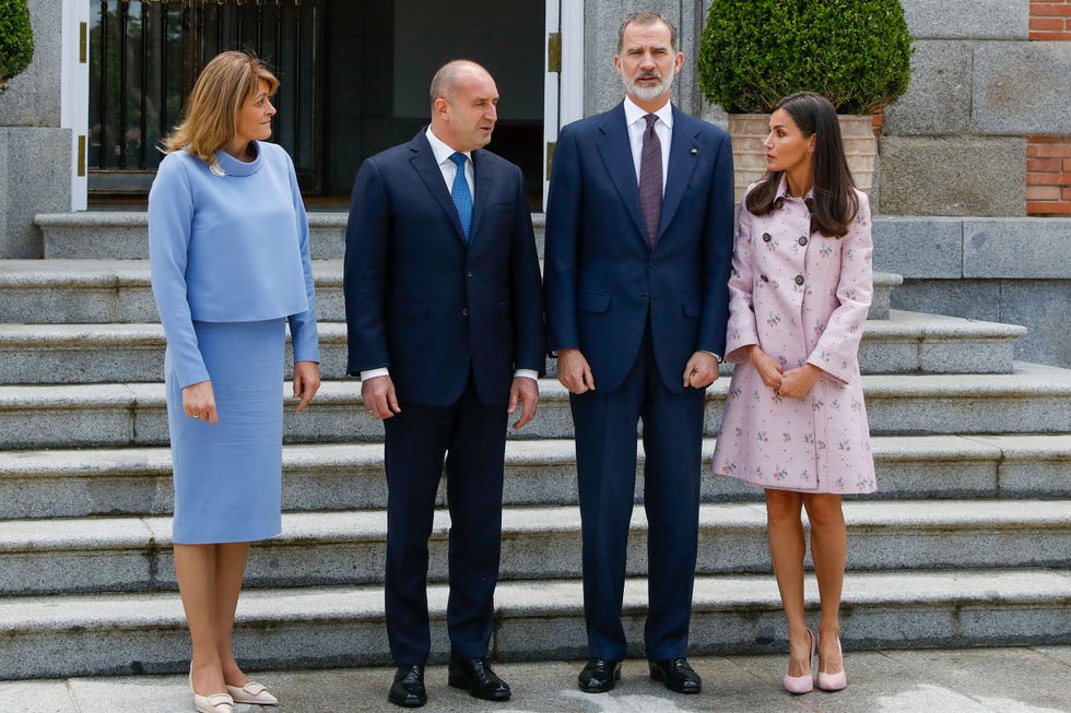 letizia recupera su abrigo de carolina herrera