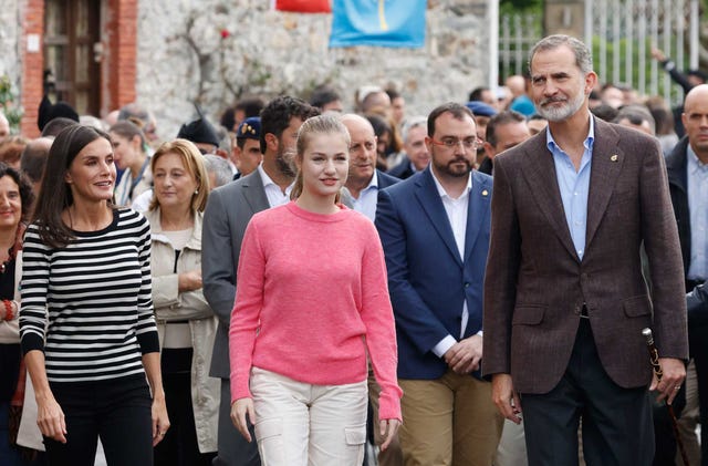 los reyes entregan el premio al pueblo ejemplar a cadavéu