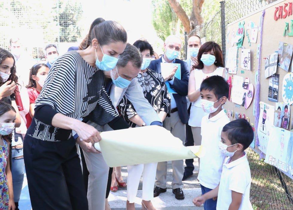 reyes con regalo niños