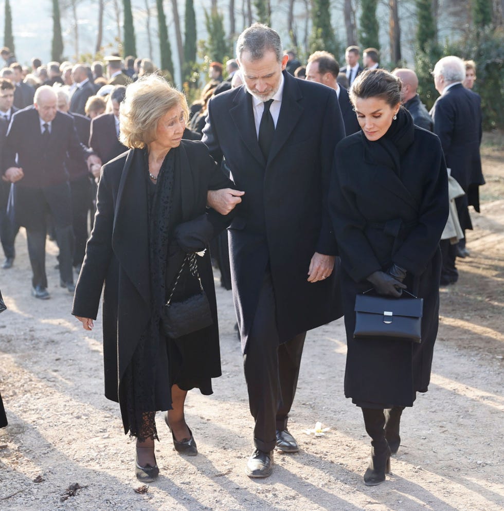 los reyes y la esposa del rey juan carlos en el último adiós a constantino de grecia