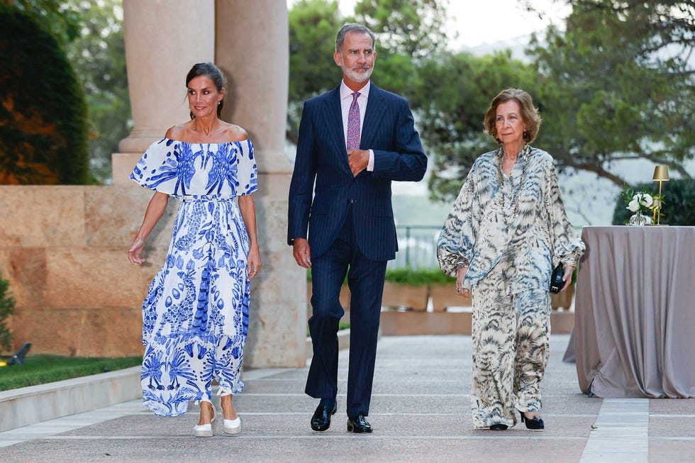 letizia durante la recepción a las autoridades en palma de mallorca