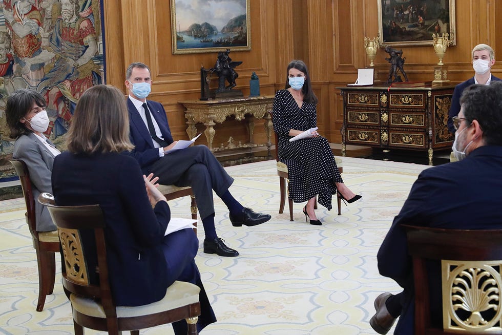 felipe y letizia con varios emprendedores en zarzuela