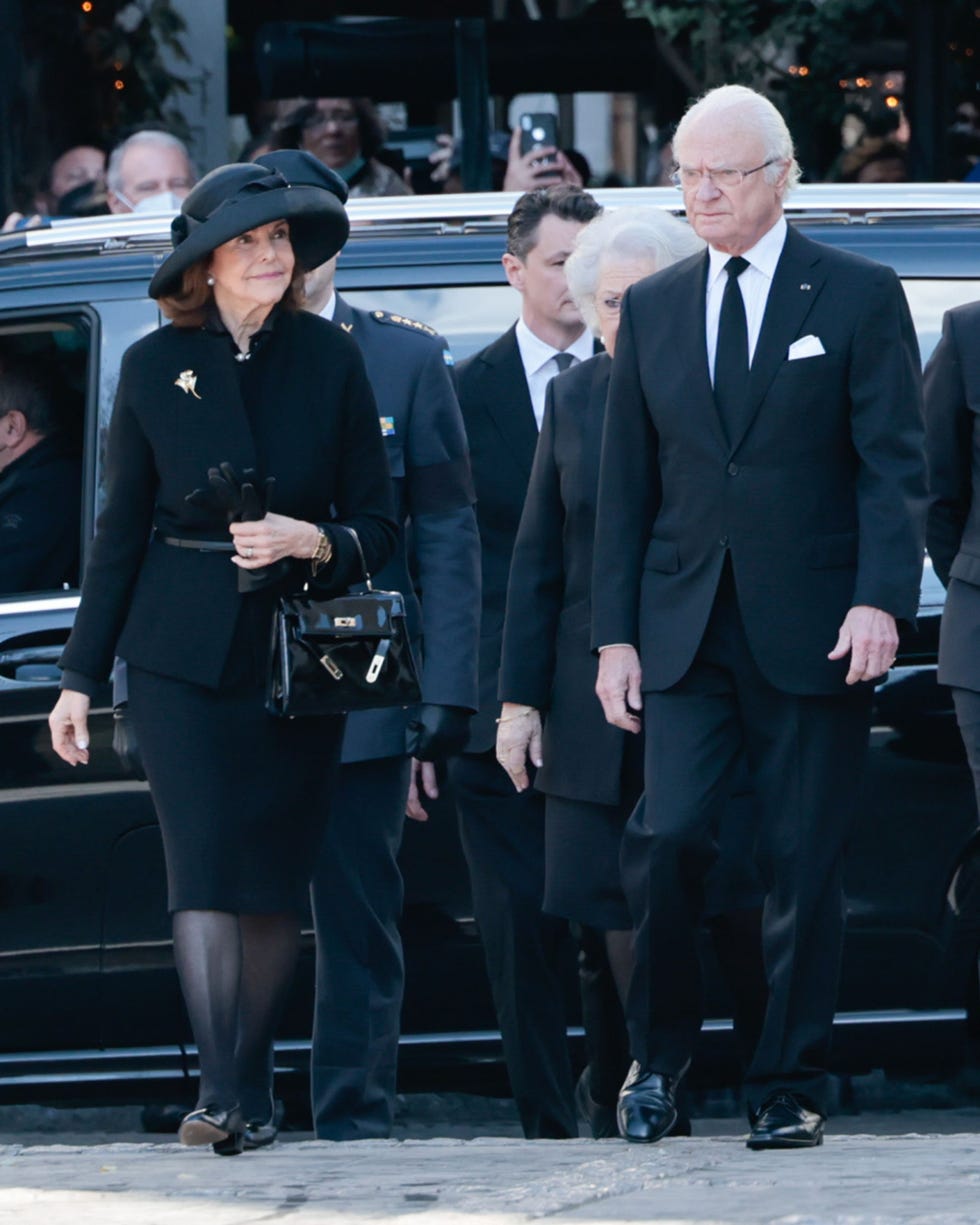 los reyes de suecia en el funeral de constantino de grecia