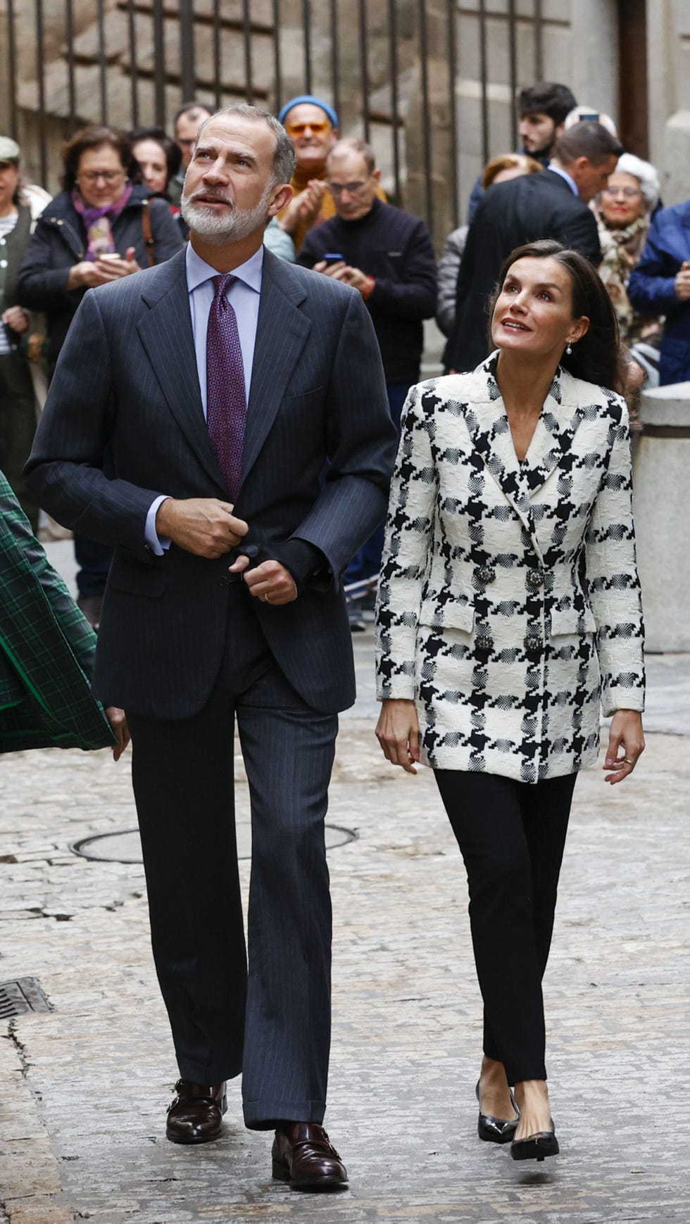los reyes pasean por las calles de toledo