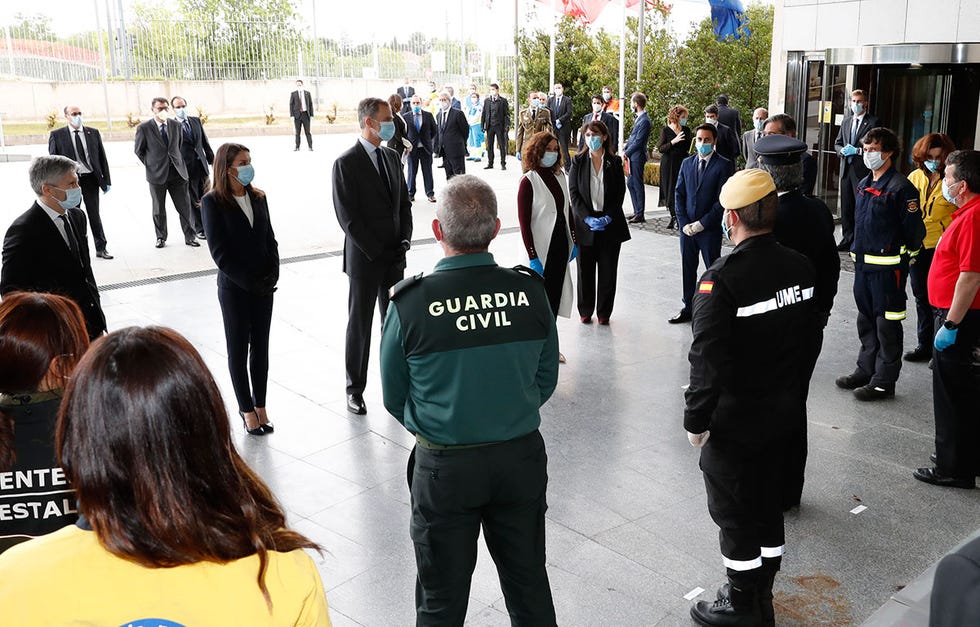 los reyes visitan la agencia de seguridad y emergencias madrid 112