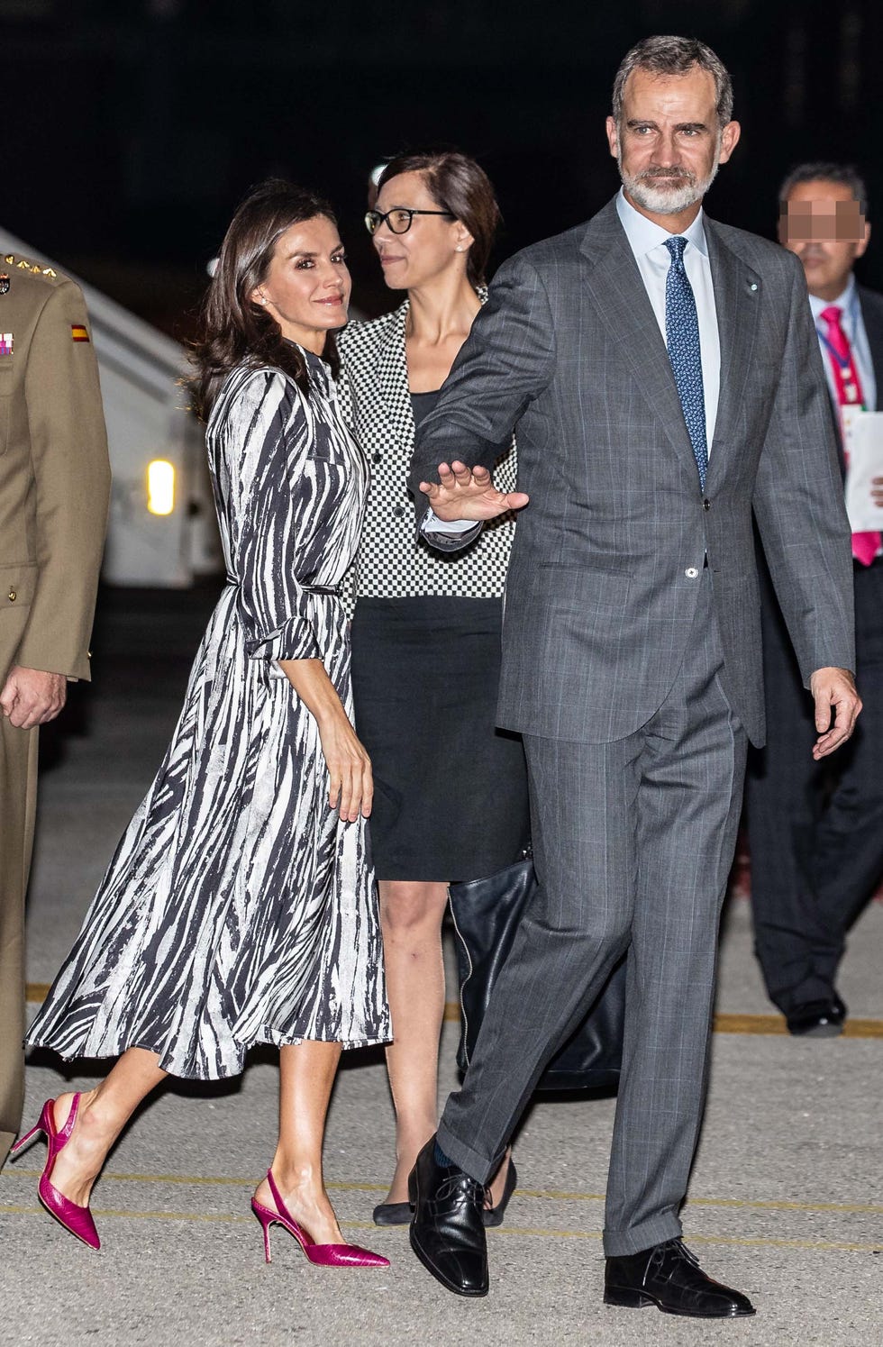 La reina Letizia estrena vestido a su llegada a Cuba