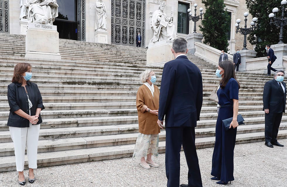 los reyes felipe y letizia presiden la comisión permanente de la biblioteca nacional de españa