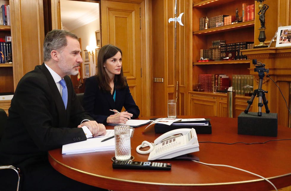 Los reyes Felipe y Letizia apoyan la investigación española contra el COVID-19