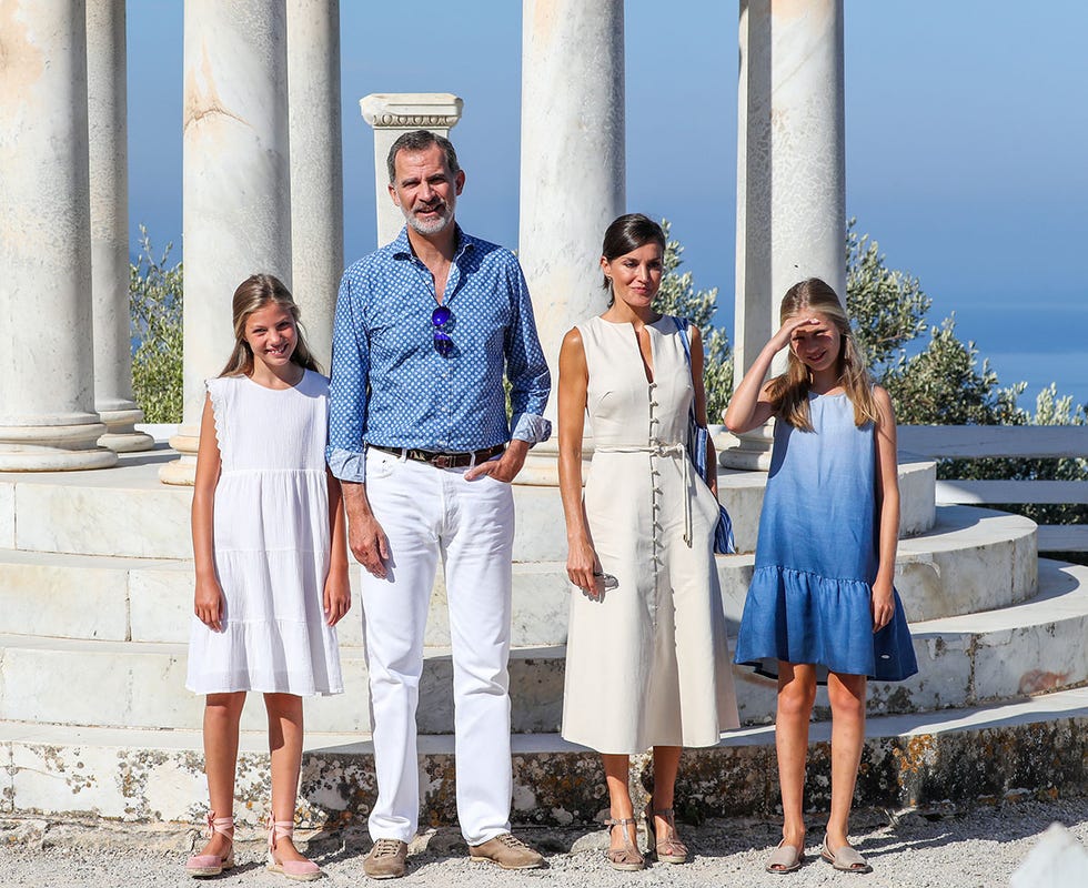 Felipe y Letizia, con sus hijas Leonor y Sofia, en un museo de Mallorca