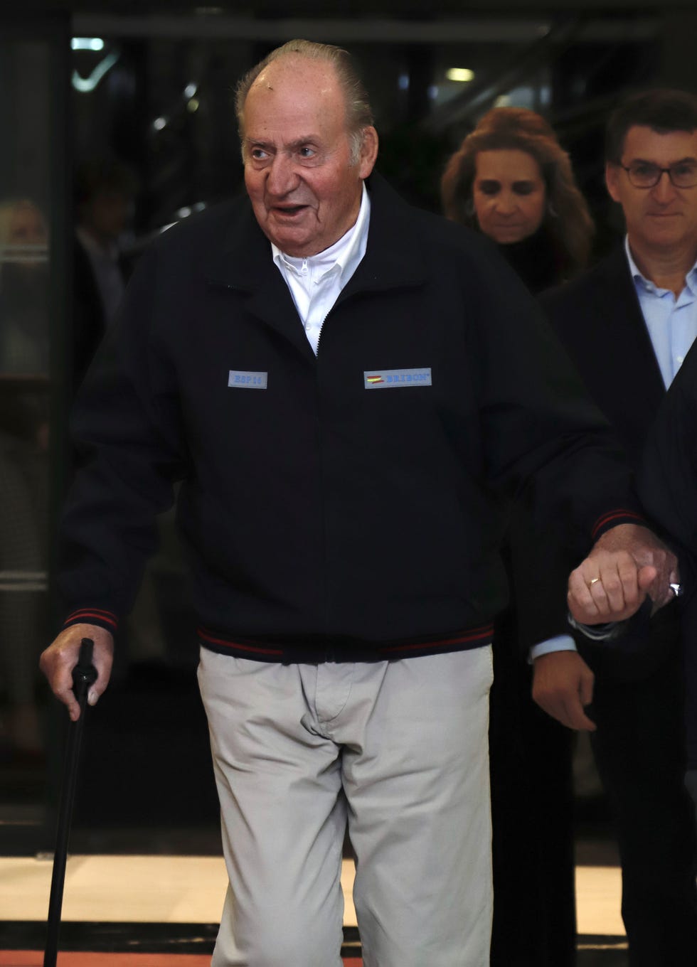 el rey juan carlos en una foto de archivo con la infanta elena y nuñez feijoo
