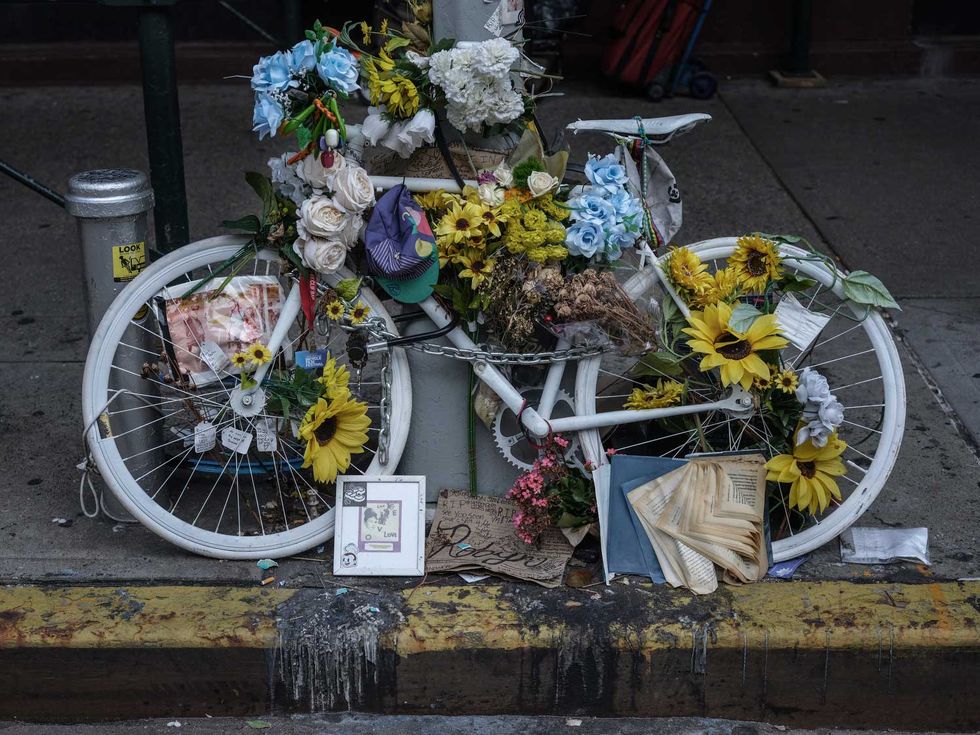 Ghost bike for Robyn Hightman in NYC.