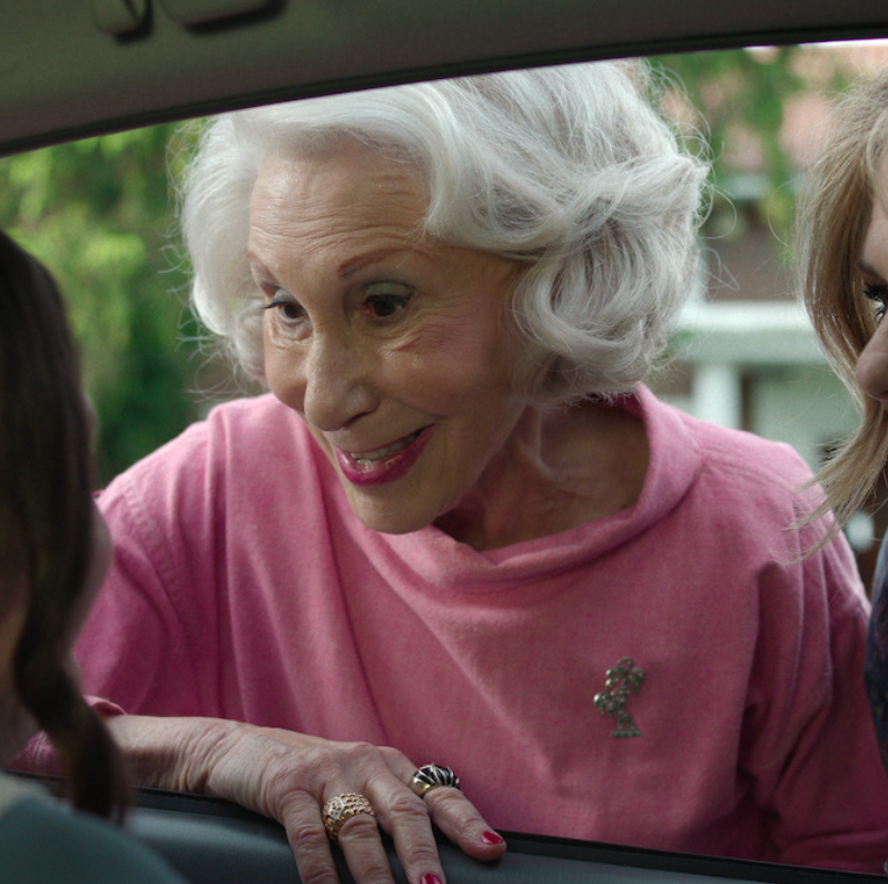 rhea perlman in too much