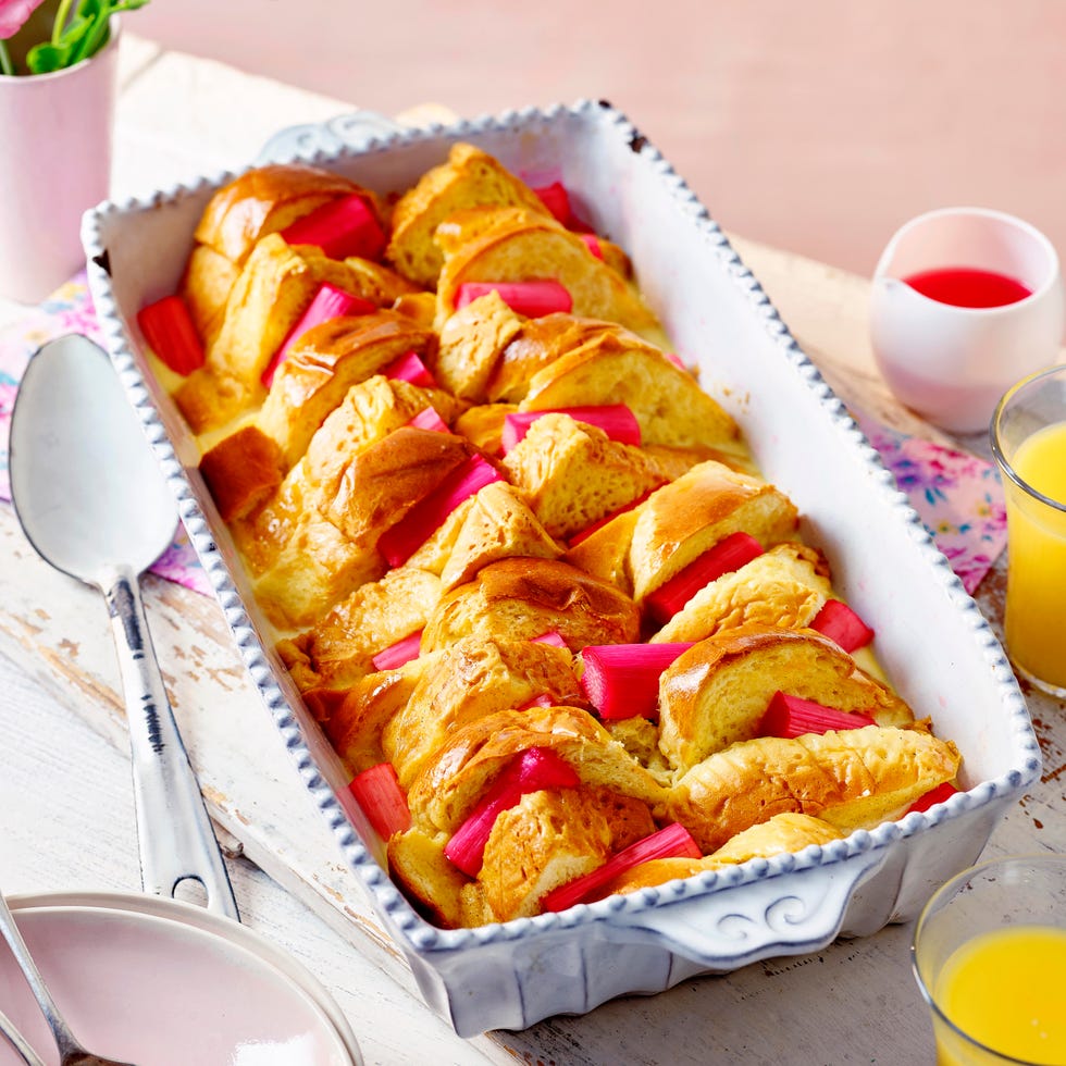 rhubarb and custard brioche bake