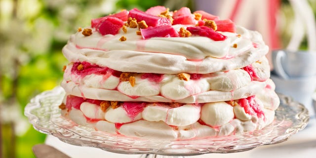rhubarb ginger meringue pavlova recipe