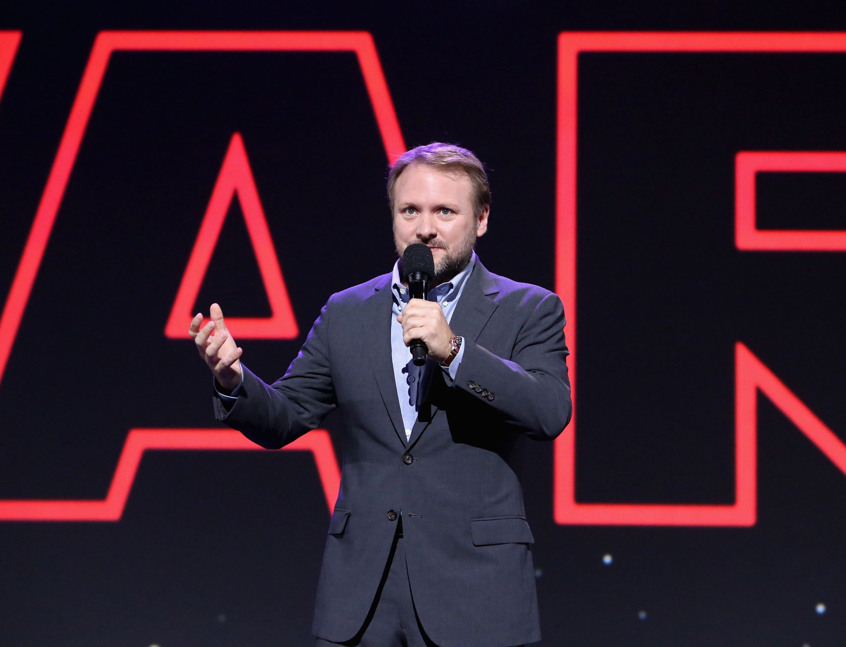 File:Star Wars- The Last Jedi Japan Premiere Red Carpet- Rian Johnson  (25070409598).jpg - Wikimedia Commons