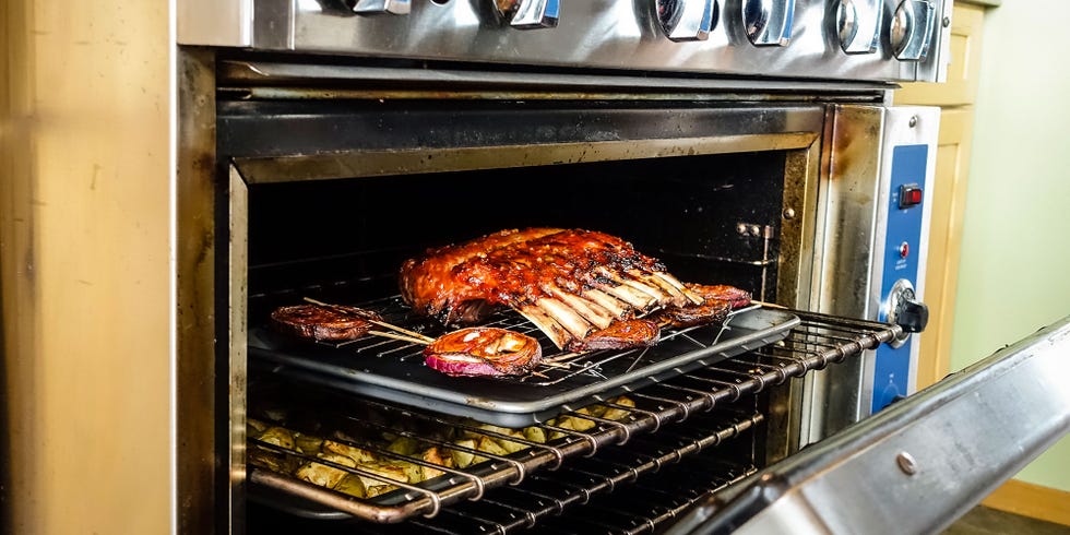 Barbecue, Roasting, Food, Barbecue grill, Rotisserie, Oven, Toaster oven, Dish, Cuisine, Grilling, 