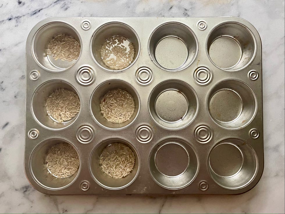 Does Adding Uncooked Rice to the Bottom of a Muffin Tin Actually Work?