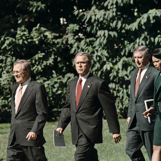 SLUG:NA/Bush DATE:9/17/01 (MC) PHOTOGRAPHER:Rich Lipski TWP CAPTION INFO:President Bush (center) wit
