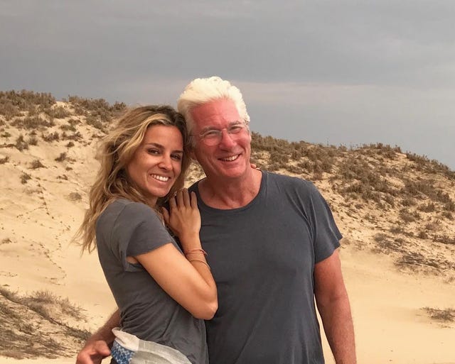 De esta bonita manera Richard y Alejandra Gere confirman que están esperando su primer hijo