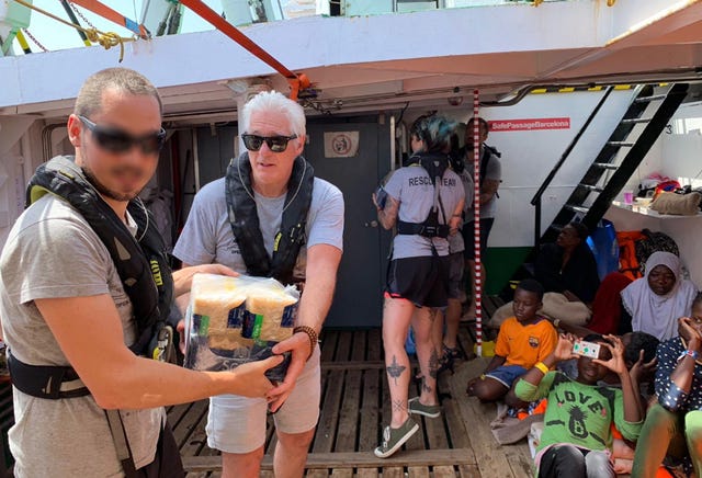 Alejandra Gere, Alejandra Silva, Open Arms, Richard Gere, Richard Gere su suma a la tripulación de  ‘Open Arms’, Richard Gere, un voluntario más del ‘Open Arms’, Richard Gere vuelve a demostrar su compromiso social, Richard Gere ayuda a los refugiados del 'Open Arms'