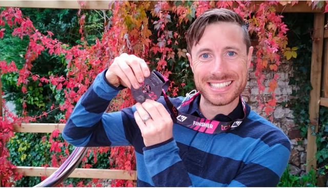 richard lee wright with his london marathon medal