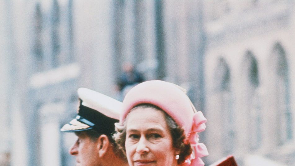 Queen Elizabeth's Silver Jubilee Photos - See the Real Life