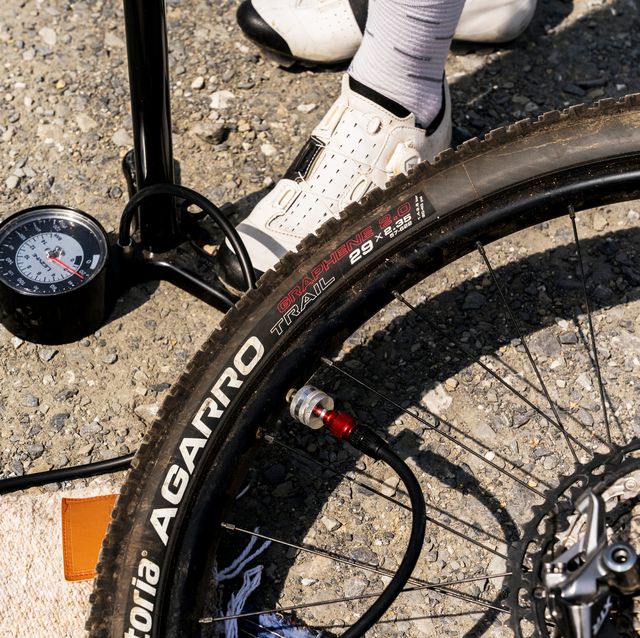 How to Pump a Bike Tire—the Right Way