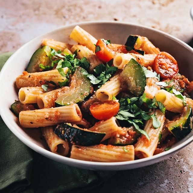 rigatoni with zucchini and tomato sauce