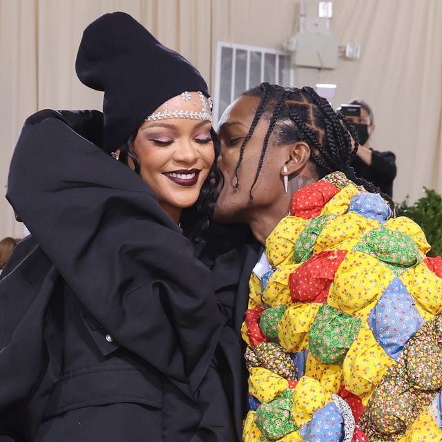 Rihanna y ASAP Rocky hacen su debut como pareja en la MET Gala