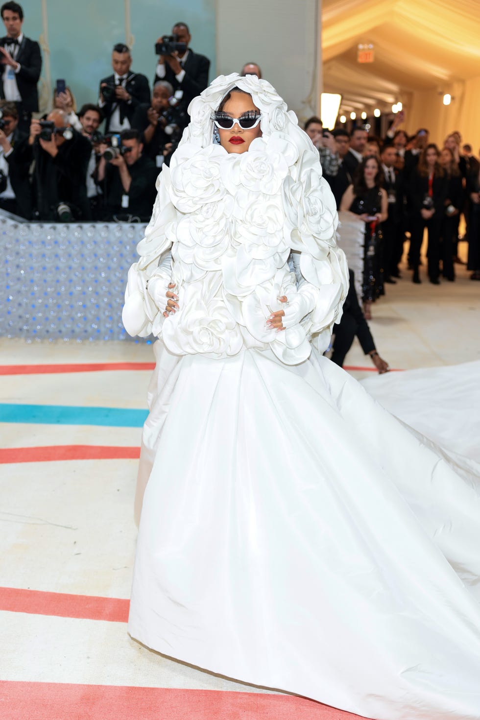 Rihanna en la gala MET 2023 todo al blanco