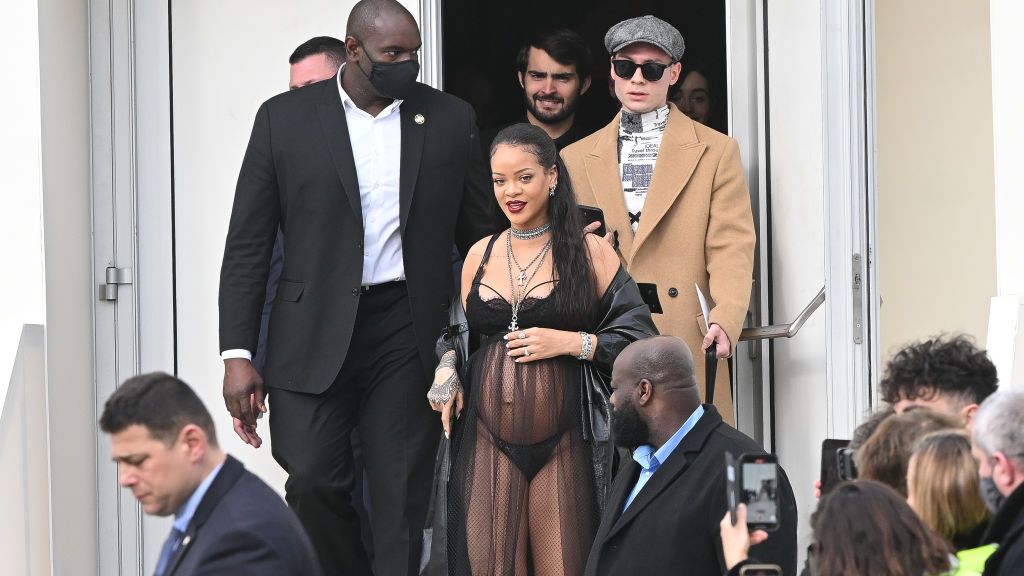 preview for Rihanna Reveals Status Of NEW Music Amid Pregnancy!