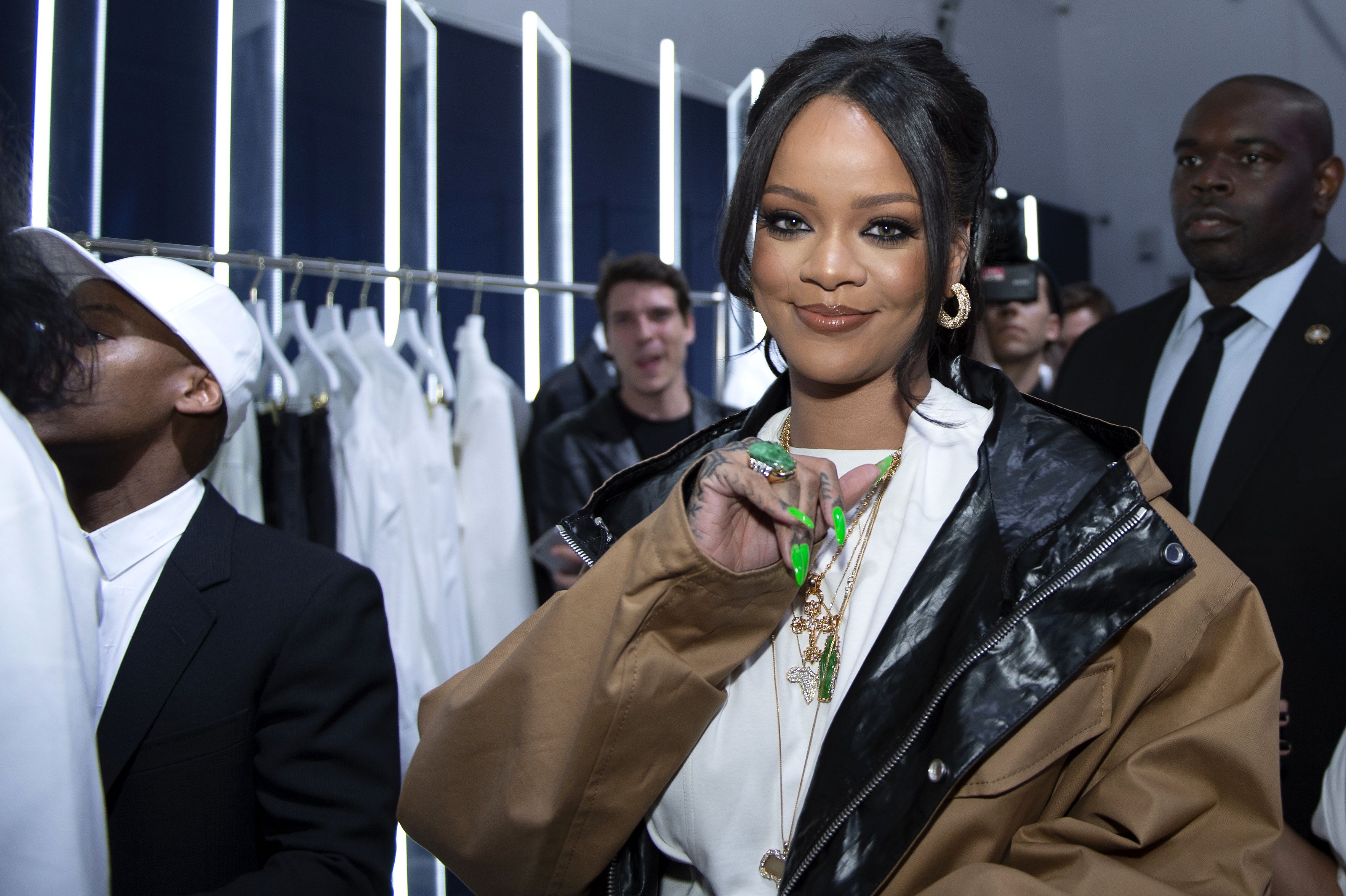 Rihanna is worth $120 MILLION but carries least expensive Louis Vuitton  purse in NYC