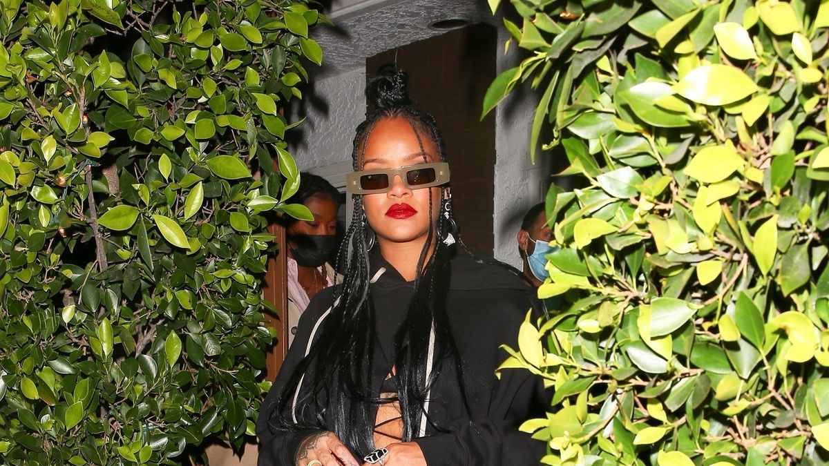 preview for Here’s Proof That Rihanna Can Do Literally Anything