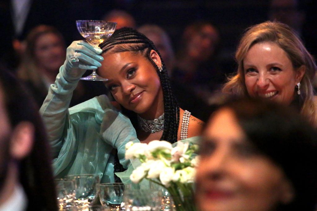 Singer Rihanna attends the 'Young Fashion Designer': LVMH Prize 2017  News Photo - Getty Images