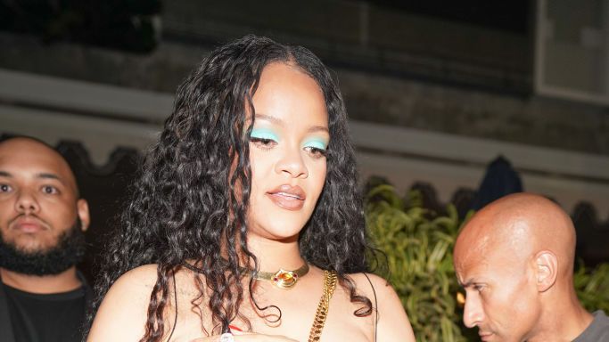 preview for Rihanna Goes VIRAL After Revealing FAVORITE Songs!
