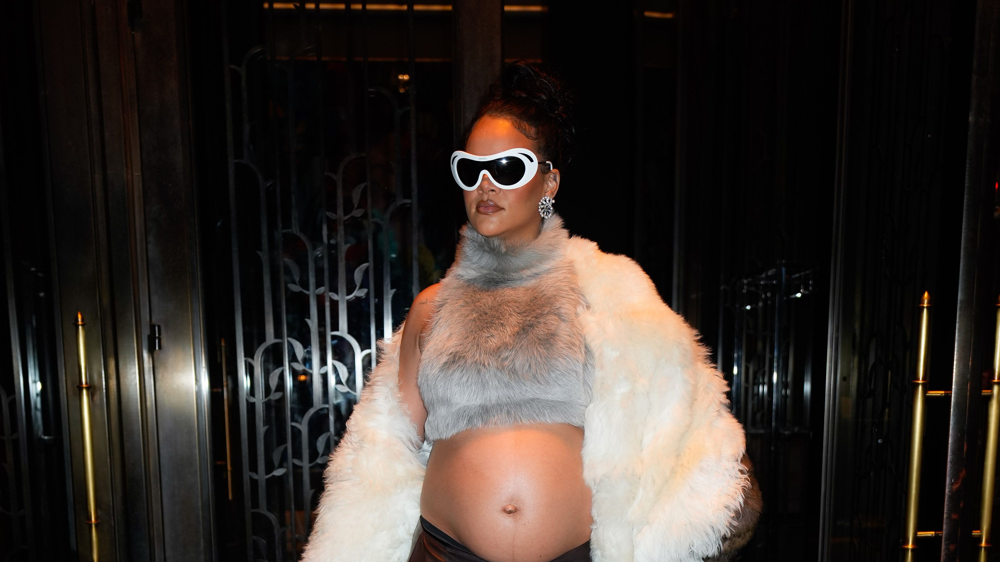 Rihanna Wears Bright Pink Two Piece In Stunning New Maternity Wear