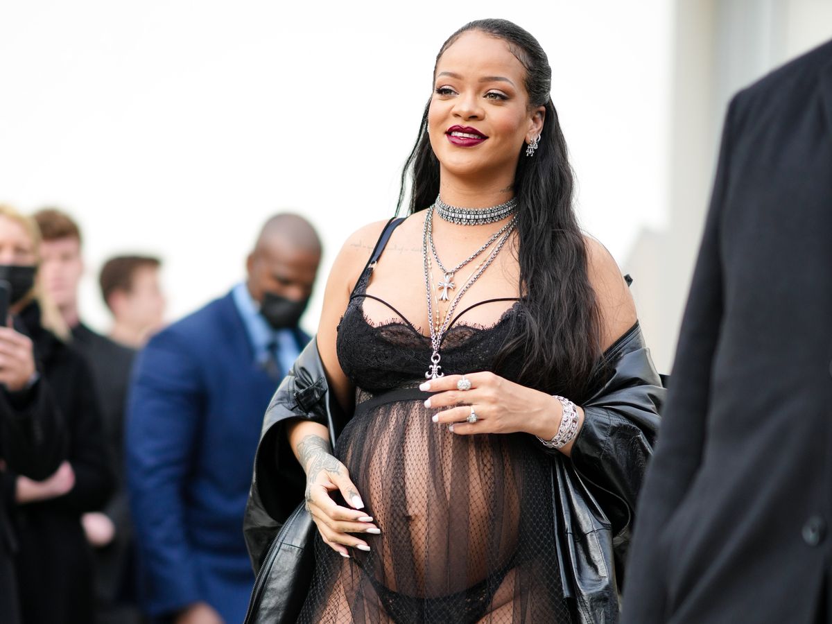 Rihanna is embracing sexy maternity style