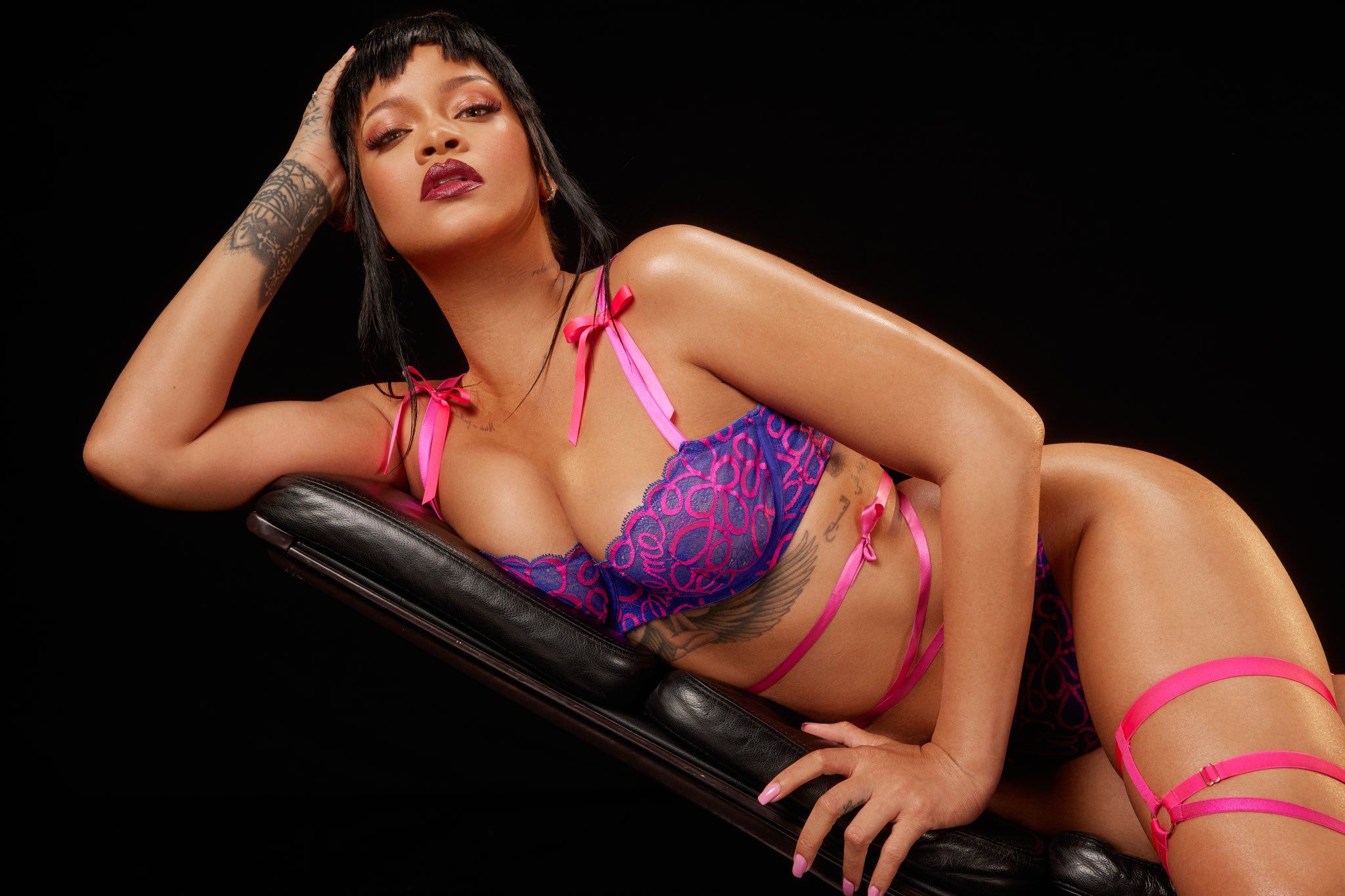 Rihanna's Sexy Photos In Lingerie & Bikinis – Hollywood Life