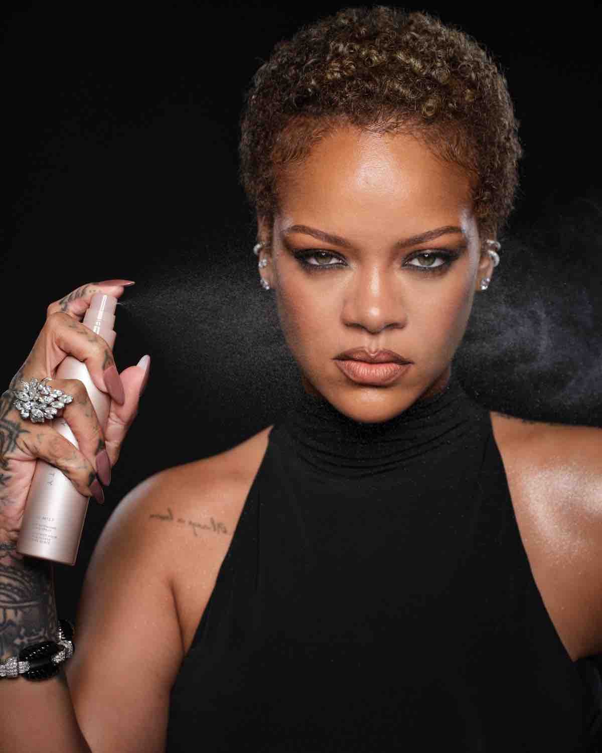 1 - Il nuovo taglio di Rihanna su capelli ulotrichi