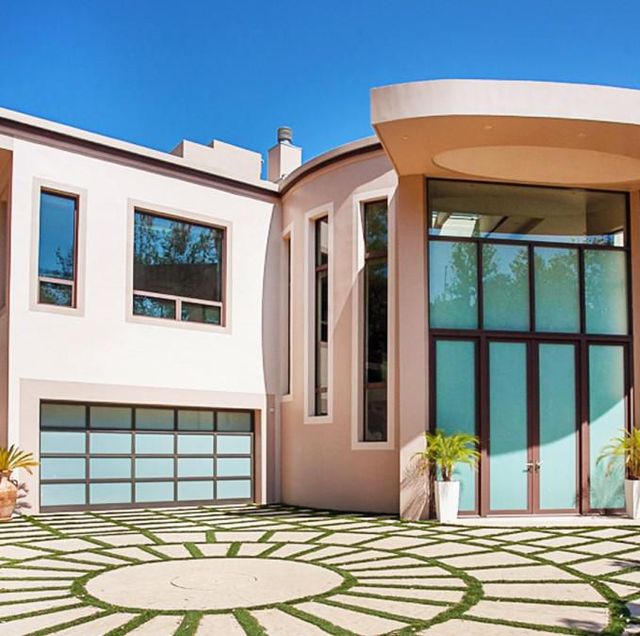 rihanna's former home in the pacific palisades