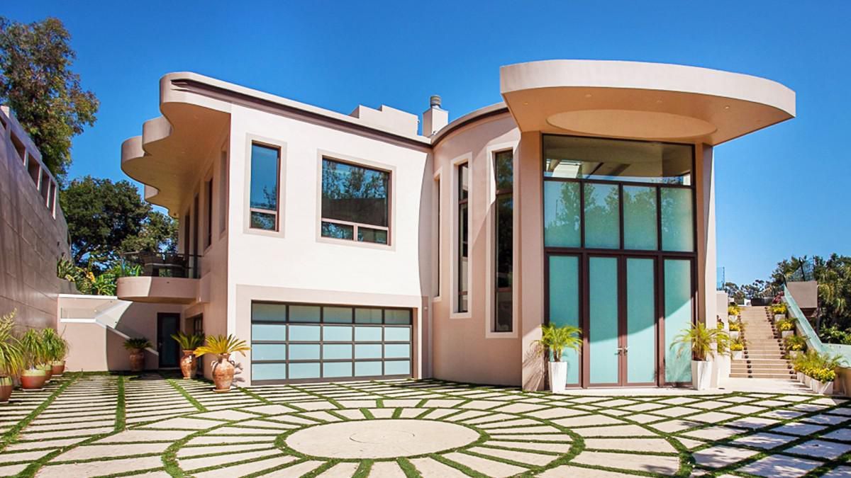 rihanna's former home in the pacific palisades